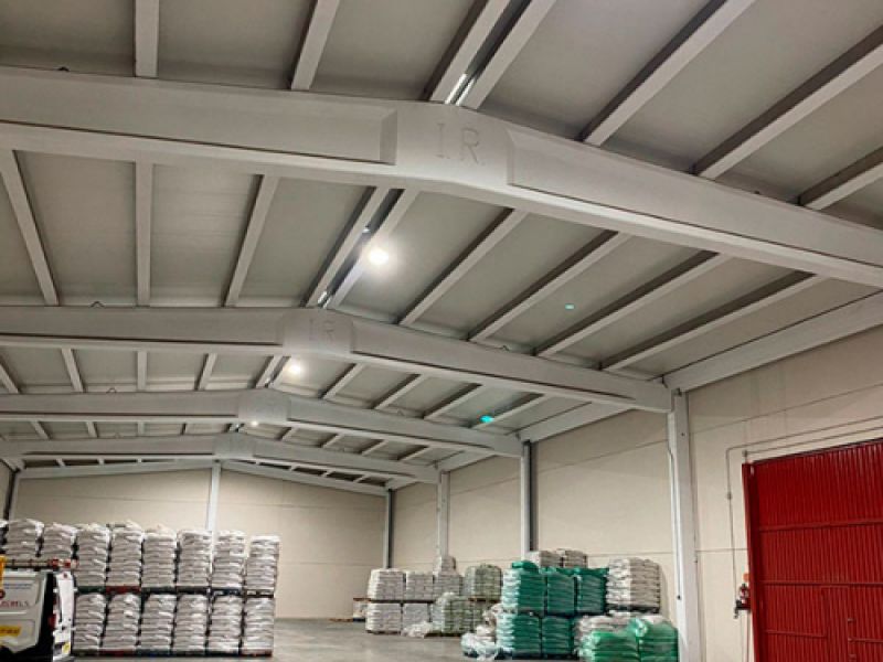 Guías en techo de nave