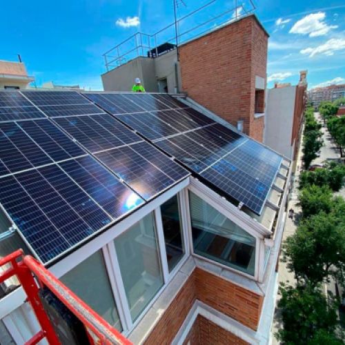 Placas solares sobre tejado