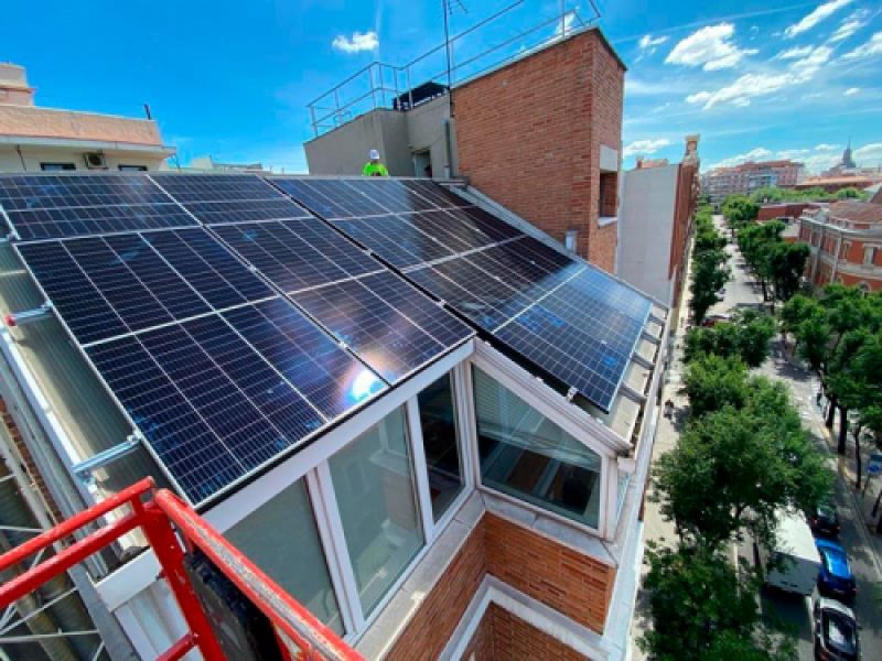 Placas solares sobre tejado