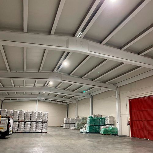 Guías en techo de nave